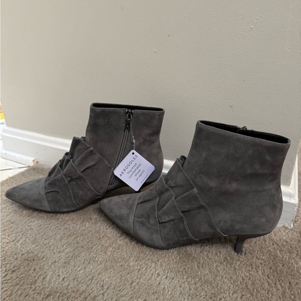 AEROSOLES Women's Charcoal Ankle Booties